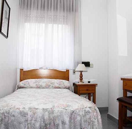 Hostal 3 De Noviembre Otel Palencia Dış mekan fotoğraf