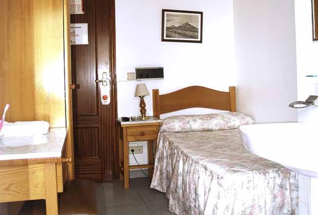 Hostal 3 De Noviembre Otel Palencia Dış mekan fotoğraf